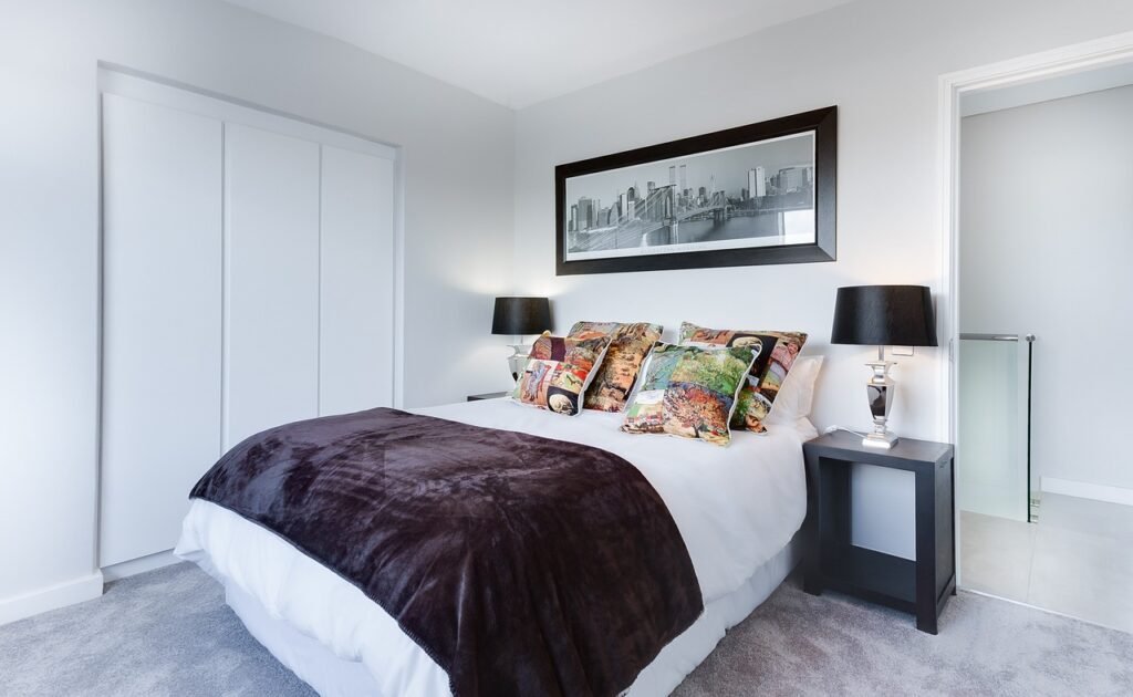 modern minimalist bedroom, contemporary, indoors-3100786.jpg